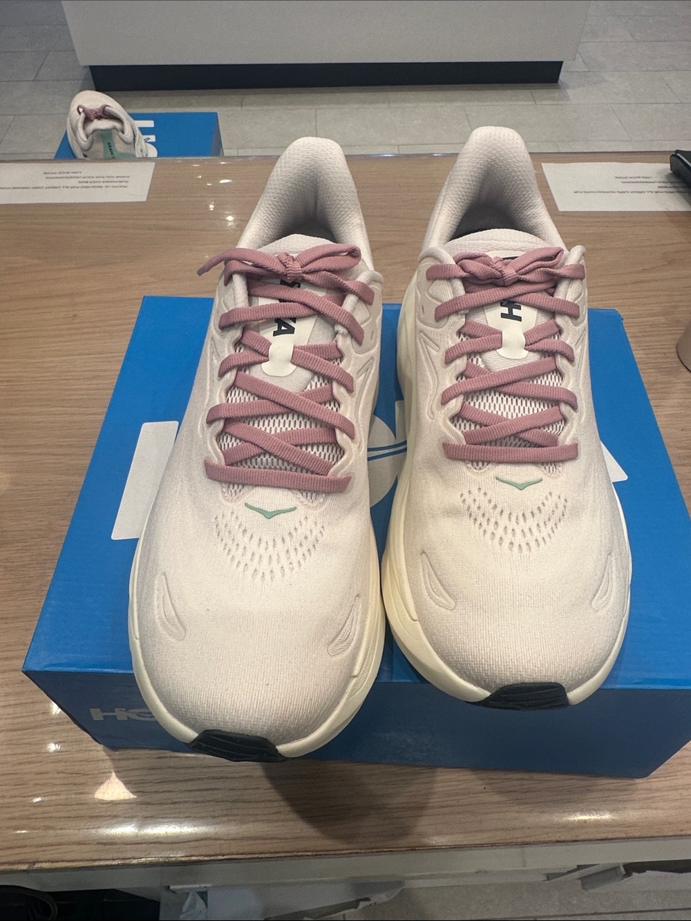 TODAY ONLY!!Hoka Arahi 8 Lightweight Women's Running Sneakers with Pink Laces